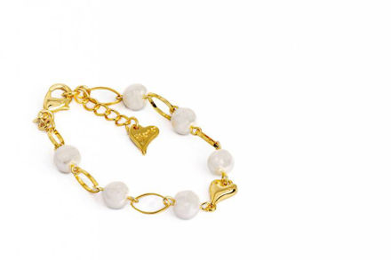 Gullbelagt armbånd hjerte og hvite perler