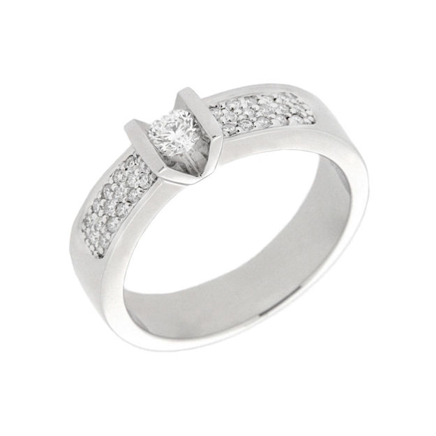 Hvitt gull ring med diamanter totalt 0,385ct TW/SI (senter diamant 0,21ct)