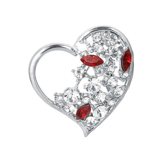 Sølvfarget hjertenål med blanke og røde stener
