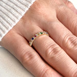 Gull ring med blanke zirconer og multifargete baguett zirconer