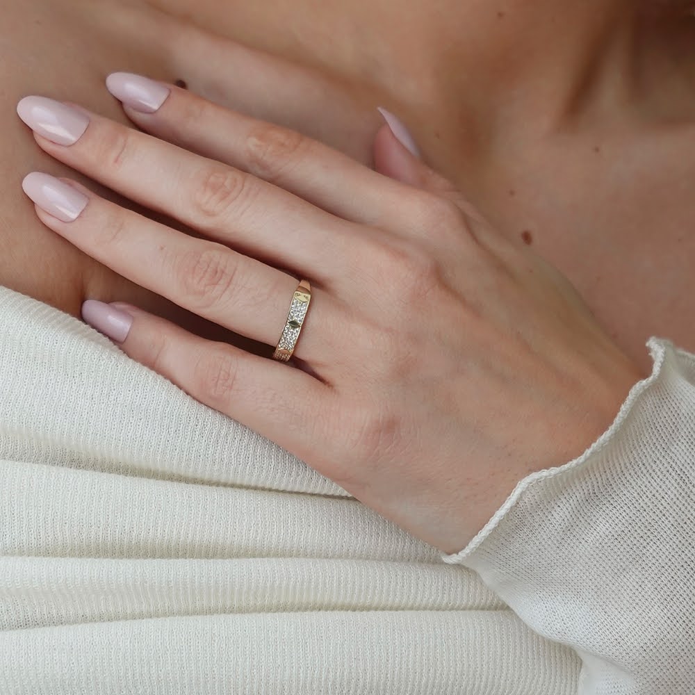 Din Gullsmed. Gull ring 3 rader zirconer og glatte felt
