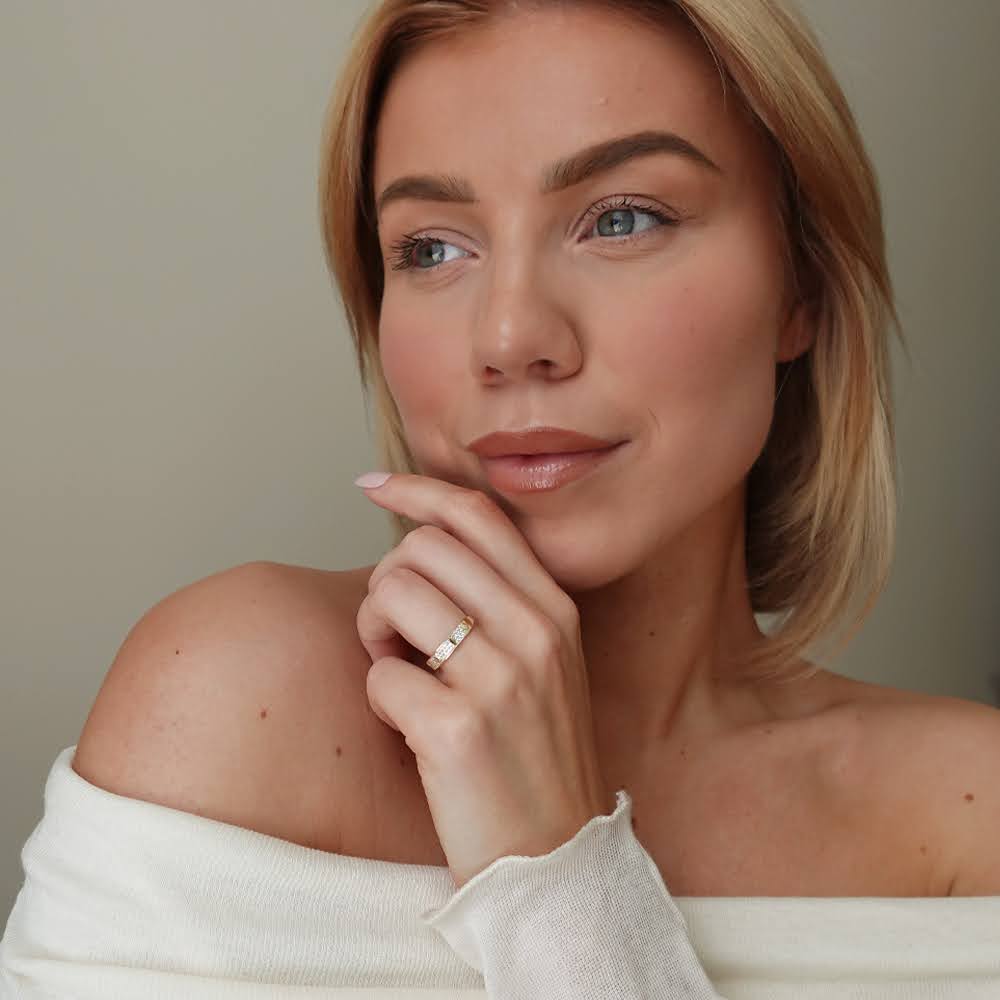 Din Gullsmed. Gull ring 3 rader zirconer og glatte felt