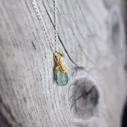 Sølv anheng Ask knopp m/grønn fluoritt, forgylt