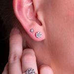 Gull rosett ørepynt med diamanter 0,12ct TW/SI