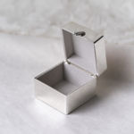 Min første hårlokk lysblå forsølvet