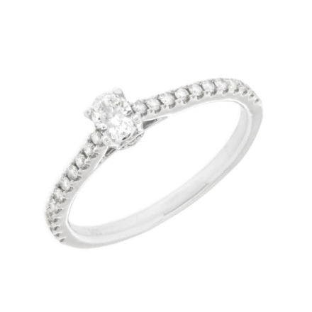 Hvitt gull ring med oval diamant totalt 0,34ct W/SI