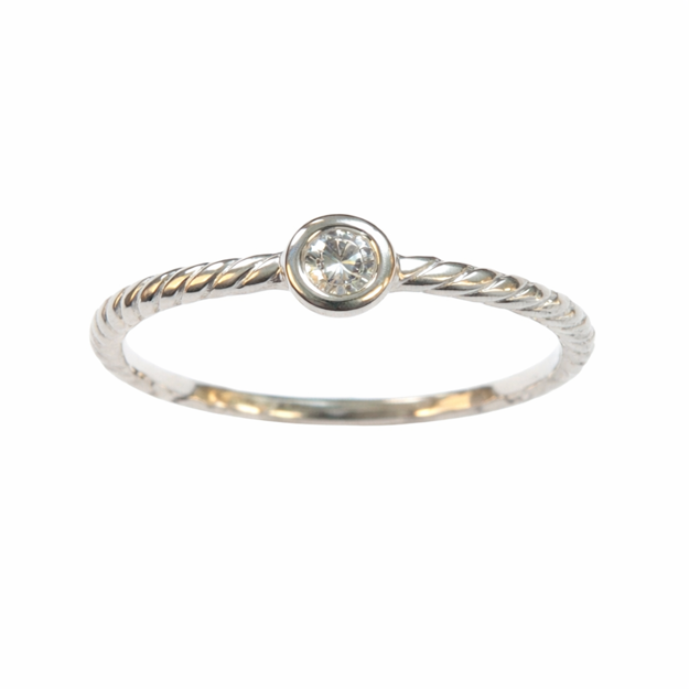 Rhodinert sølv ring vridd 1,6mm med Cubic Zirconia