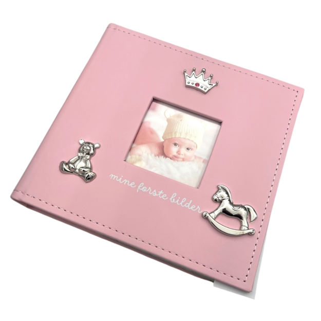 Album rosa med gyngehest, bamse og krone