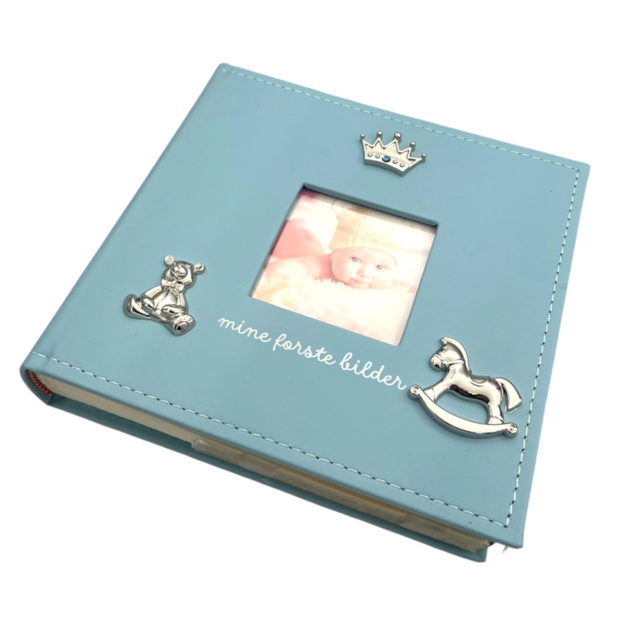 Album lys blå med gyngehest, bamse og krone