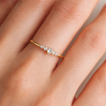 Caia Gold 375 ring med hjerte & rad av Cubic Zirconia