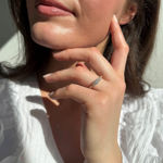 Gull ring med diamanter 0,62ct WP1 (senter 0,30ct)